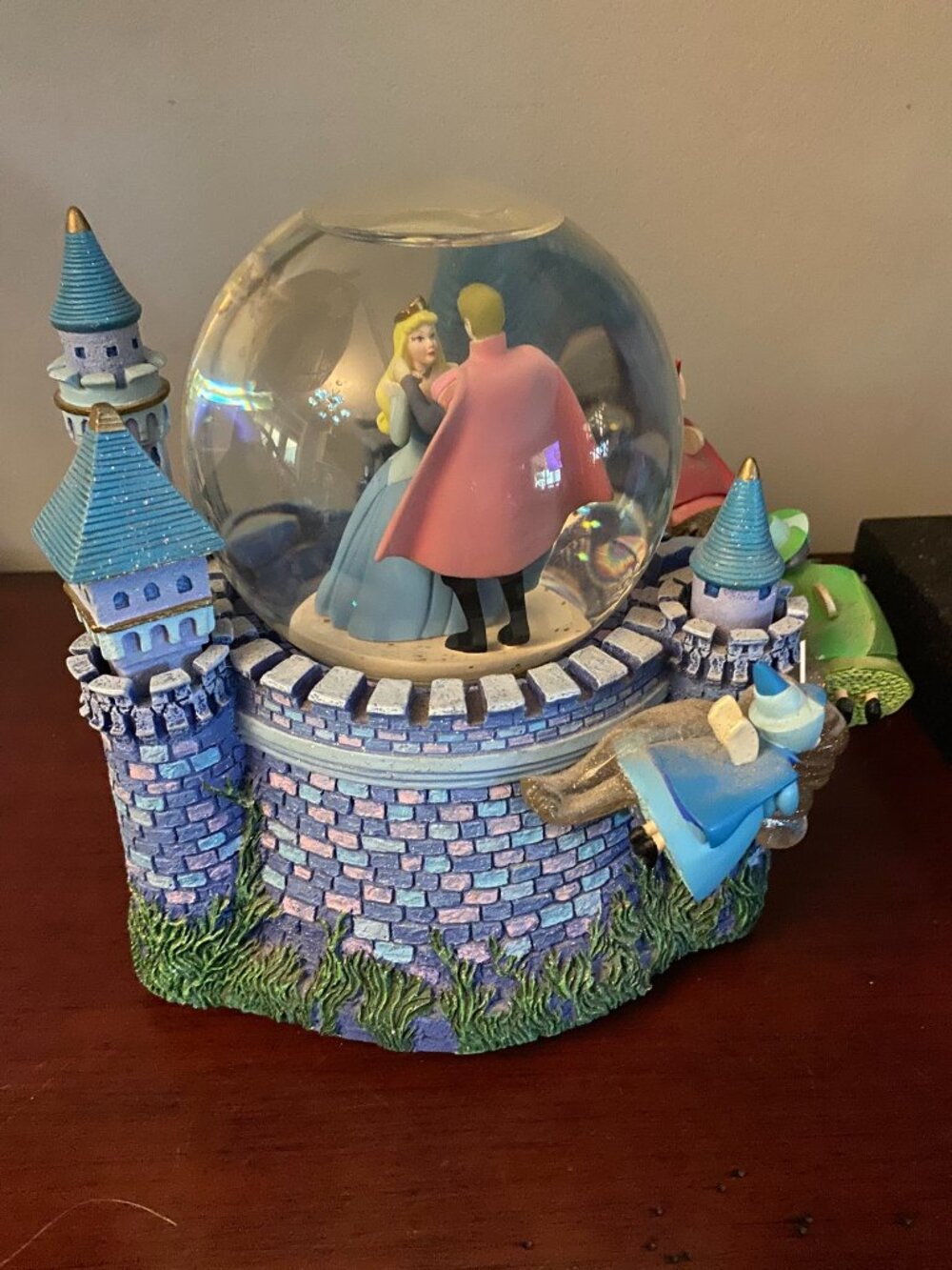 Disney Sleeping Beauty Aurora Once Upon A Dream Castle Music Box Snow Globe